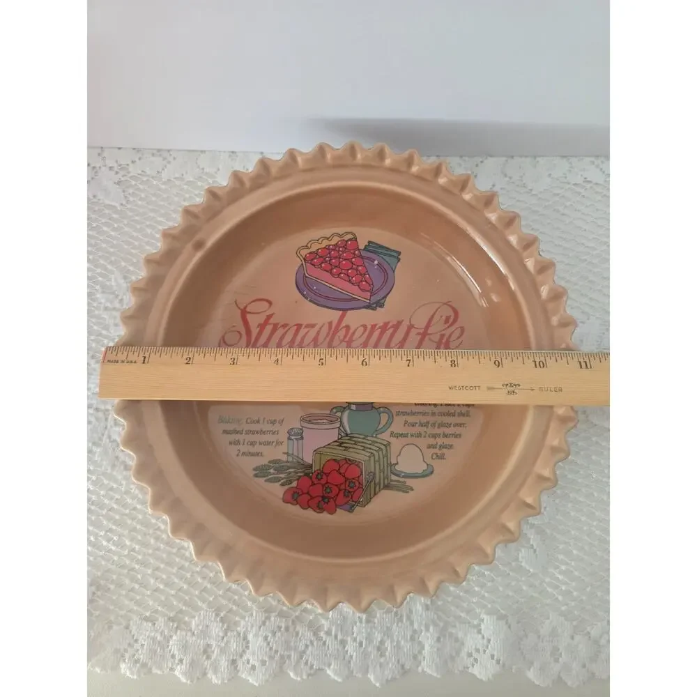 Vintage Strawberry Pie Dish UNIVERSAL TRUMPS CORP. Made In Taiwan